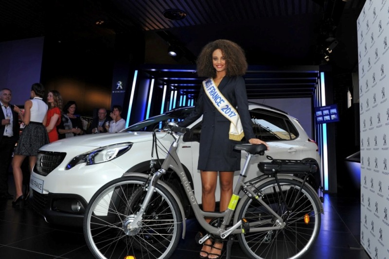 Мис Франция получи джип и електрическо колело от Peugeot