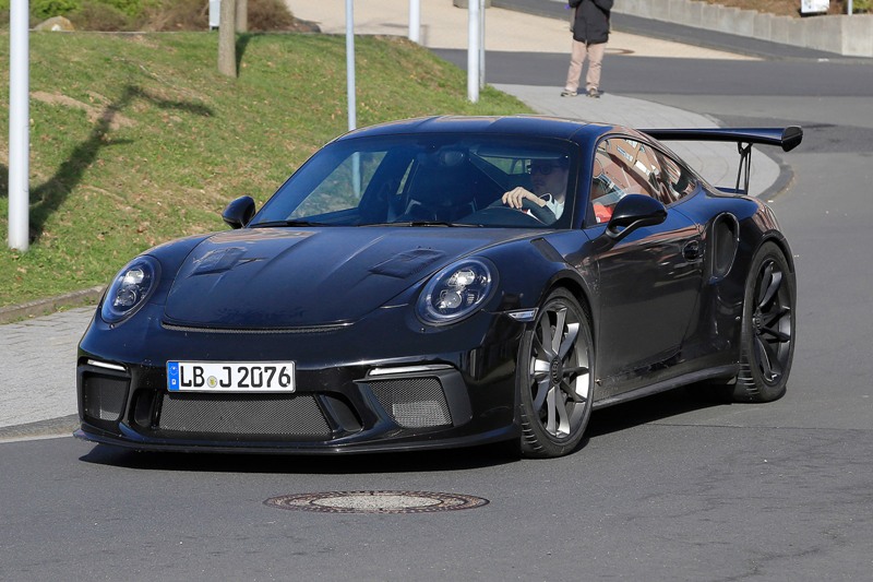 Новият Porsche 911 GT3 RS се готви за дебюта си