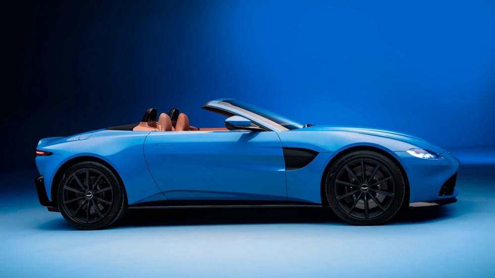 Aston Martin Vantage Roadster има открит покрив и над 500 к.с.