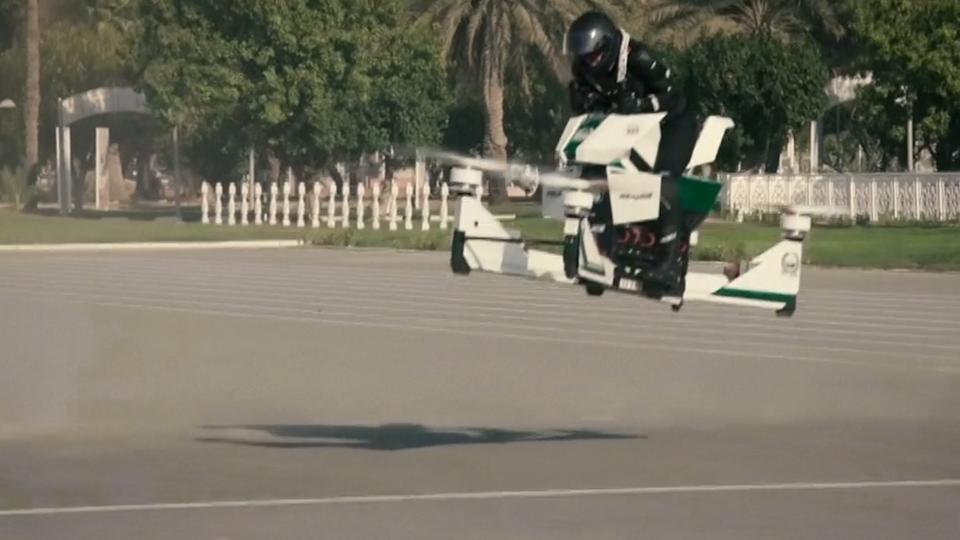Не е фантастика: полицията в Дубай минава на летящи мотоциклети (видео)