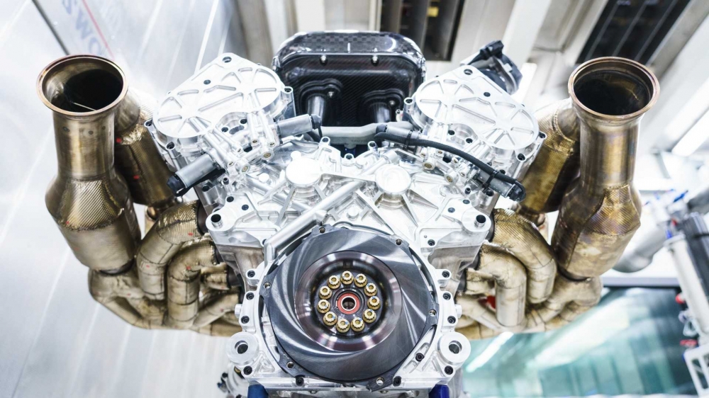 Това е 12-цилиндровият Cosworth двигател на Aston Martin Valkyrie (допълнено с видео)