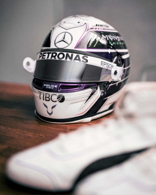 Формула 1: Люис Хамилтън представи шлема си за сезон 2020