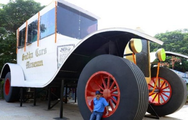 Индиец построи най-голямата кола в света