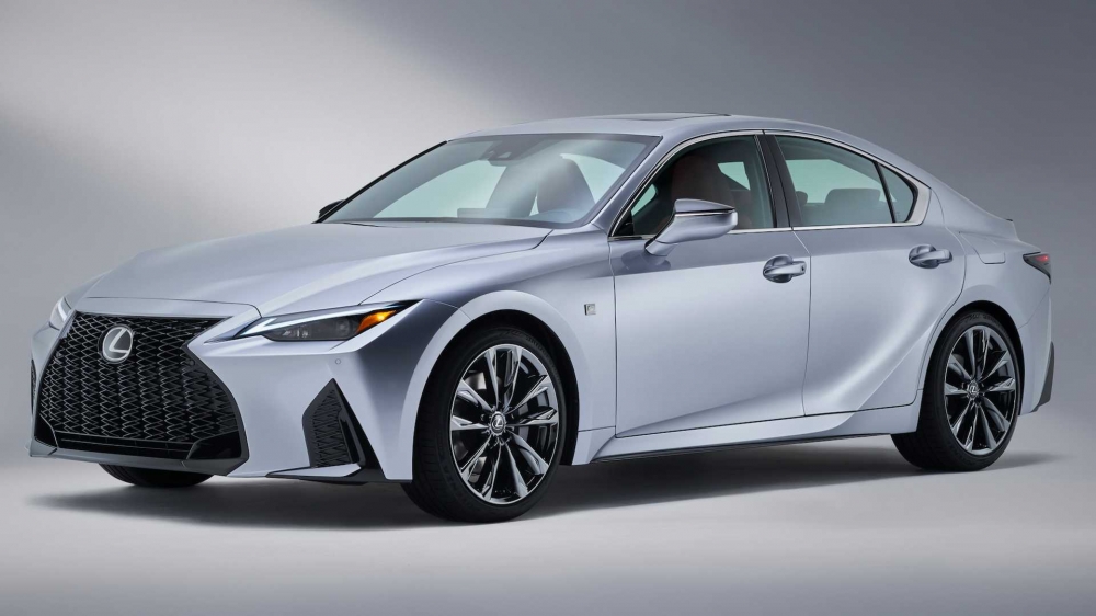 Новият Lexus IS: Повече технологии, но същите двигатели
