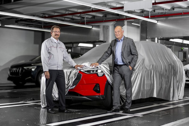 Audi пусна конвейера за първия си електрически кросоувър