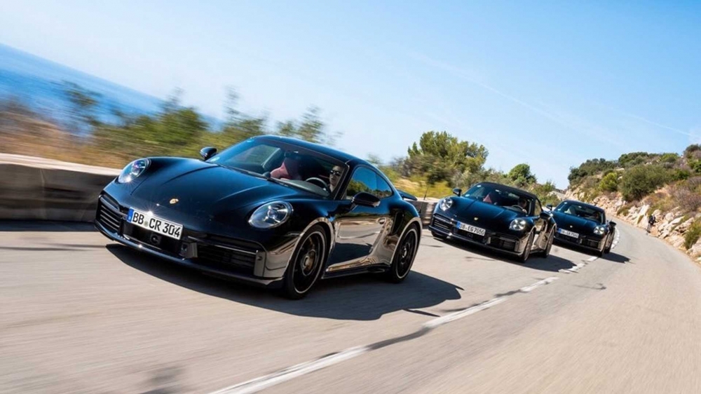 Първи официални снимки от новото Porsche 911 Turbo