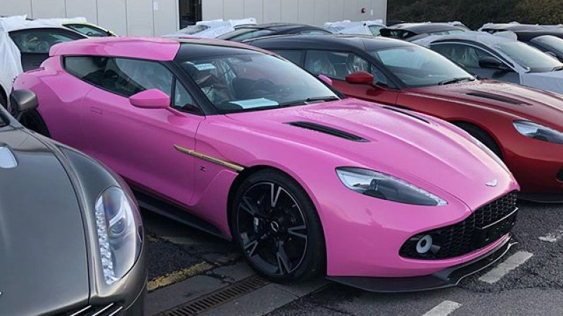 Кой си поръчва розов Aston Martin?