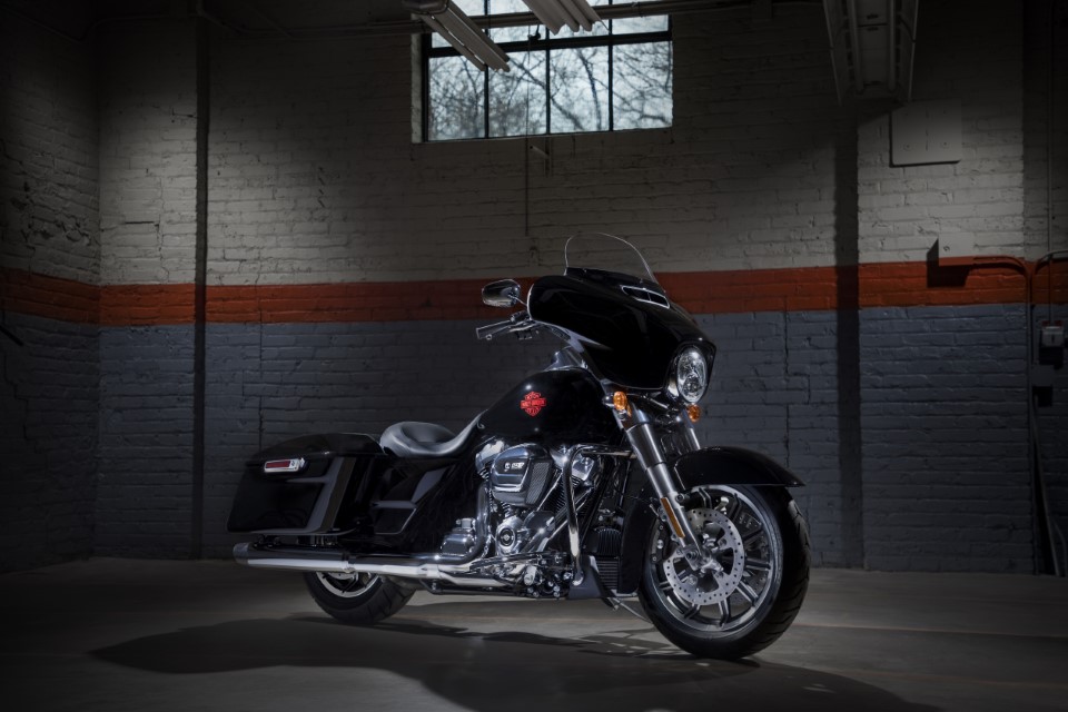 Harley-Davidson с нов туринг мотоциклет – Electra Glide Standard