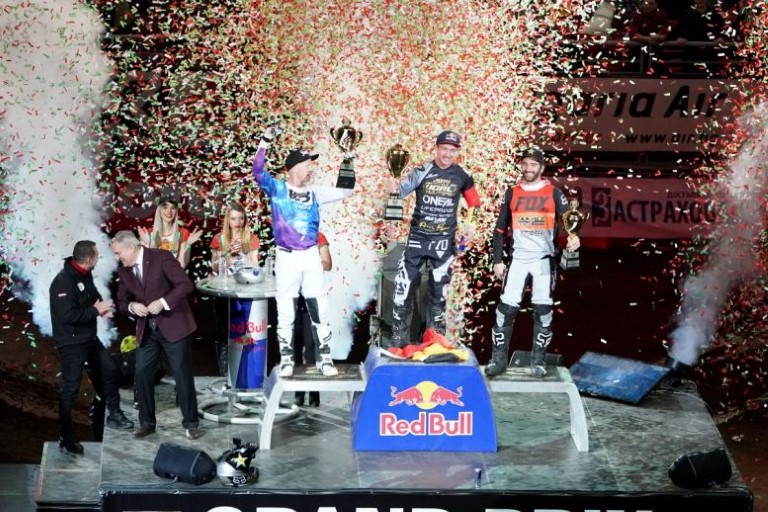 Night of the jumps: Люк Акерман е световен шампион по мотокрос фрийстайл
