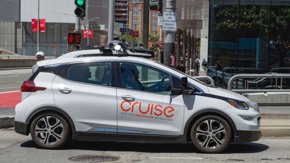 GM и Cruise отлагат дебюта на автономните си автомобили