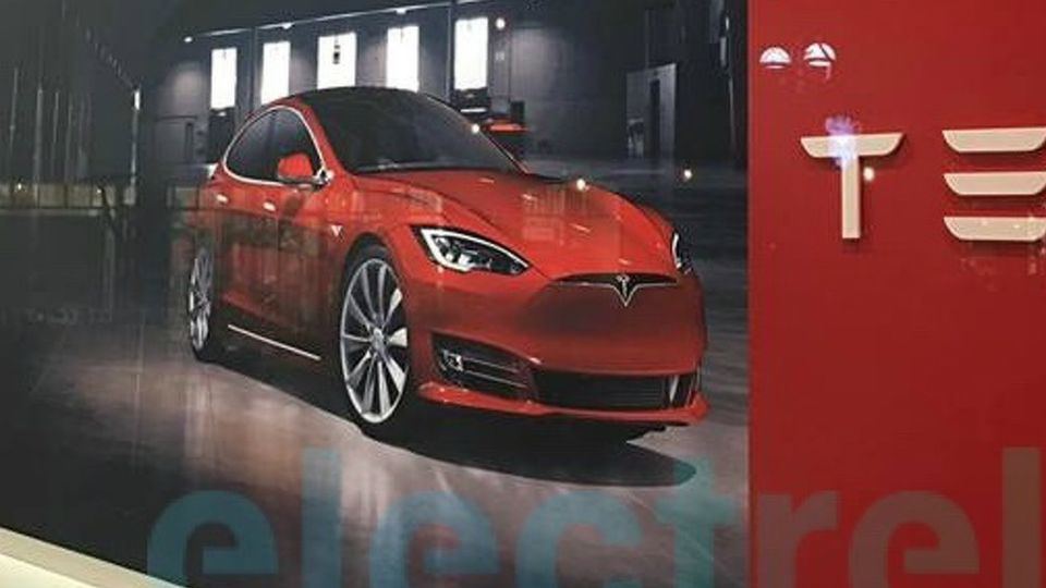 Tesla вдига пробега на Model S над 500 км!