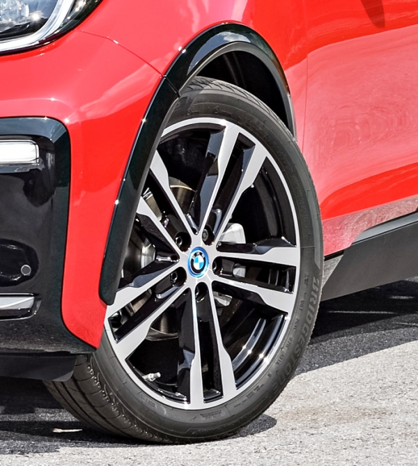 "Ologic" на Bridgestone влиза в спортен режим с BMW i3s