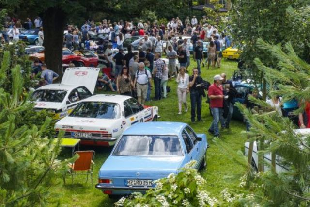 “Opelvillen” 2017: 17-а ретро среща на класически автомобили в Рюселсхайм