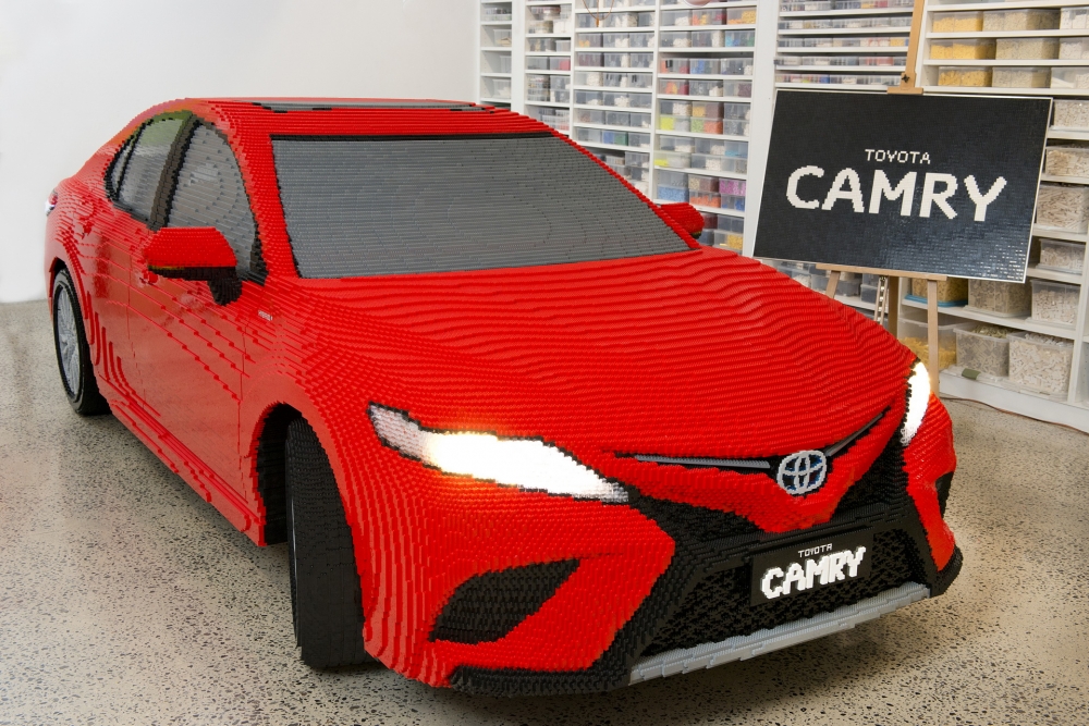 Направиха Toyota Camry от Lego в размер 1:1
