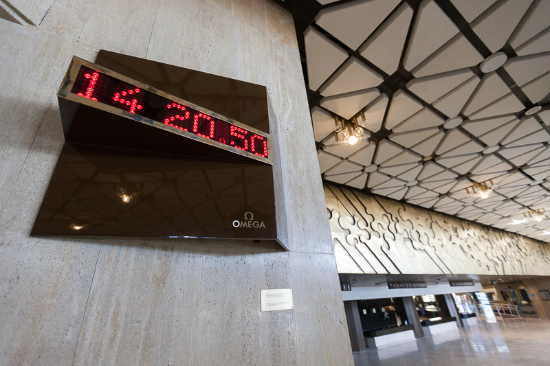 Omega възстанови два оригинални стенни часовника в НДК