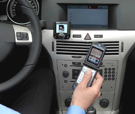 Вижте най-лесния начин да слушате музика от телефона си в колата (видео)