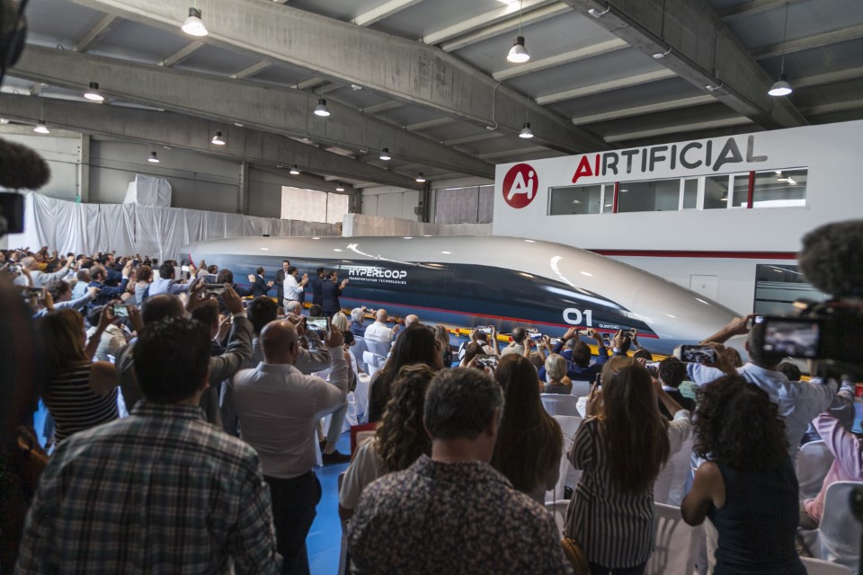 В Испания показаха капсула от свръхскоростния Hyperloop (видео)