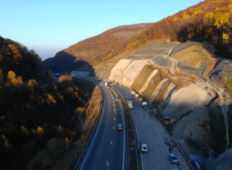 Укрепването по магистрала Струма приключи, движението е възстановено (видео)