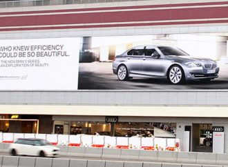 BMW ще известява шофьори за изтекла гаранция на билборди в Лондон и Манчестър