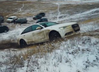 Audi A6 Quattro на офроуд срещу доказани всъдеходи и… UAZ Patriot (видео)