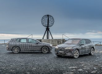 Зимни тестове за BMW iX в Лапландия