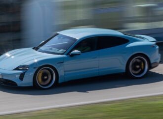 Над 20 000 доставки за Porsche Taycan в първата цяла година на пазара