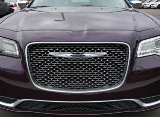 Chrysler доставя коли с различни фарове и липсващи лайстни?!