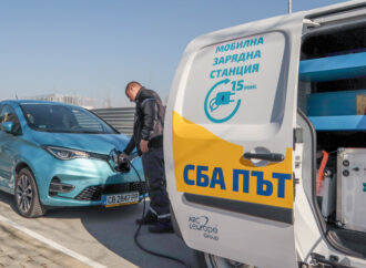 Renault и СБА пуснаха първата мобилна зарядна станция в България