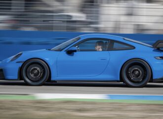 Porsche тества новото 911 GT3 с постоянна скорост 300 км/ч цели 5000 км.