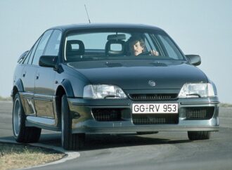 В началото на 90-те Opel има най-бързия сериен седан в света