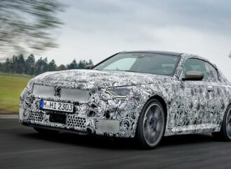 Вижте шпионски снимки от новото BMW 2-Series Coupe