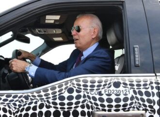 Президентът Байдън подкара електрически пикап Ford (видео)