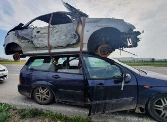 В Словакия спряха Ford Focus, защото превозвал Peugeot 206 на покрива си