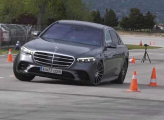 Новият Mercedes S-Class с посредствено представяне на лосовия тест (видео)