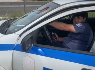 „Спрели сте на остров и в кръстовище!“ – поне 7 нарушения на полицай пред камера (видео)