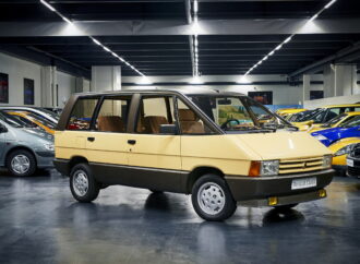 Как Espace можеше да бъде модел на Peugeot, а не на Renault