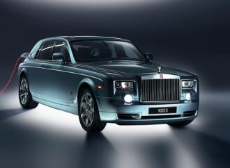 В Rolls-Royce притеснени – електрически модел ще е по-шумен от V12!