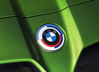 BMW M връща класическата си емблема по случай 50-годишнината си