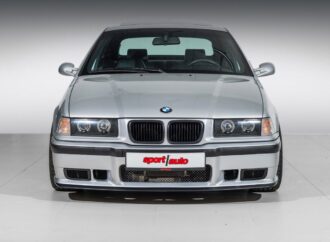 Продават BMW 3-Series Compact E36 с V12 двигател от 850 CSi