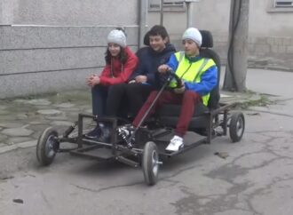 13-годишно момче от Харманли конструира работещ автомобил (видео)