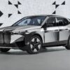 Това BMW iX сменя външния си цвят с помощта на електрически импулси (видео)