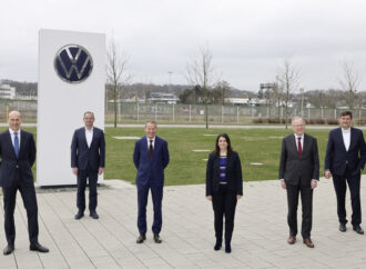 VW инвестира 2 милиарда евро в завода си във Волфсбург