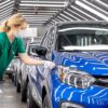 Renault преустанови производствената дейност в Русия