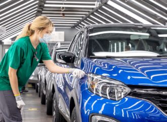Renault преустанови производствената дейност в Русия