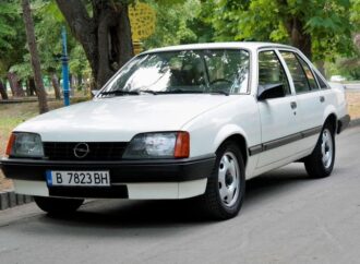 БГ пазар: Продават Opel Rekord автоматик в оригинално състояние за 5500 лева