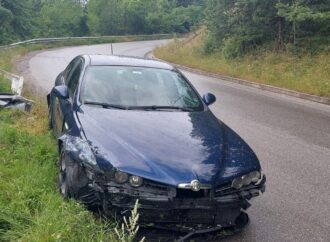 Хит от Facebook: Шофьор на Alfa Romeo 159 катастрофира, издирва младо момиче с Fiat Punto, спряло да помогне