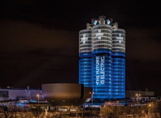 Корпоративната централа на BMW в Мюнхен навърши 50 години