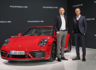 Porsche с приходи от 17.92 млрд. евро за първите шест месеца на годината