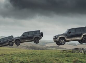 Продават автомобили Land Rover и Jaguar от последния филм за Джеймс Бонд на търг