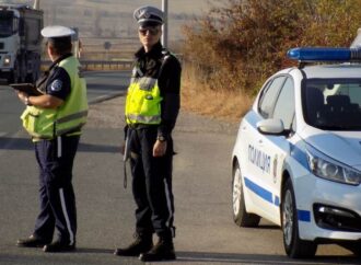 Полицаи преследват откраднат автомобил на магистрала на Тракия